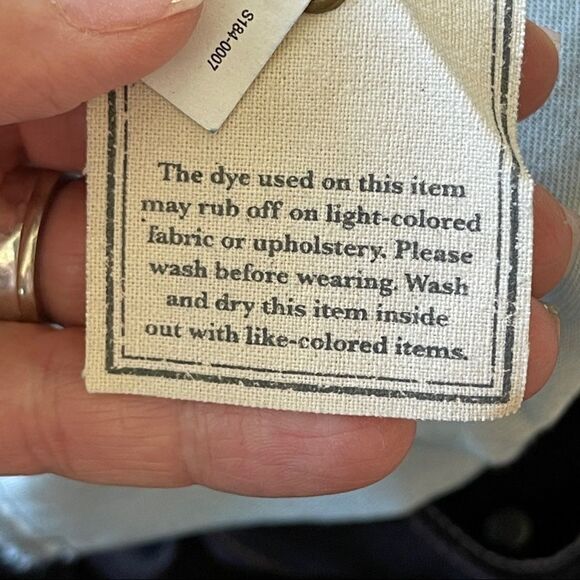 Banana Republic Curvy Bootcut Jeans in Dark Wash, Size 32 - Picture 4 of 13